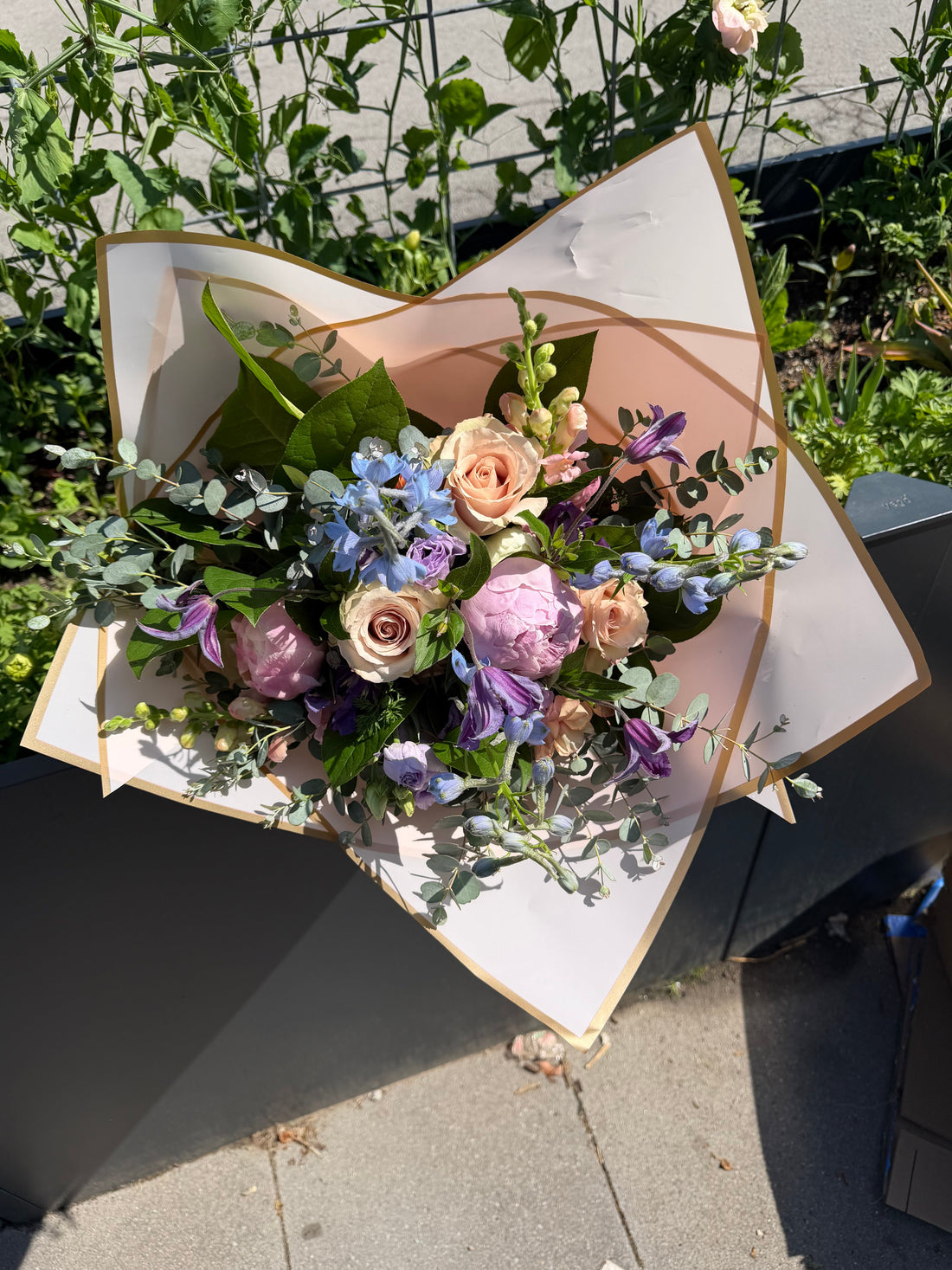 How to Choose Meaningful Pittsburgh Funeral Flowers for a Loved One