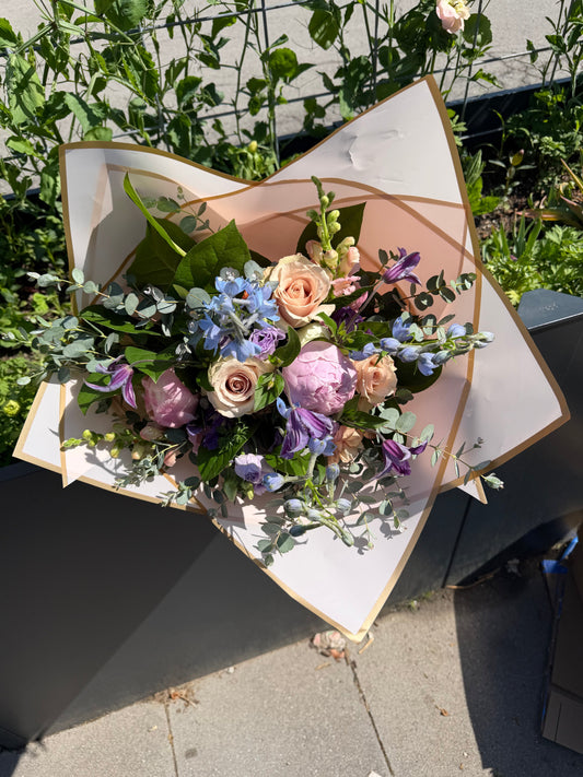 How to Choose Meaningful Pittsburgh Funeral Flowers for a Loved One