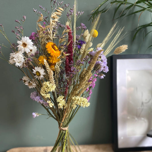 How Do You Dry and Preserve Flowers From a Bouquet?